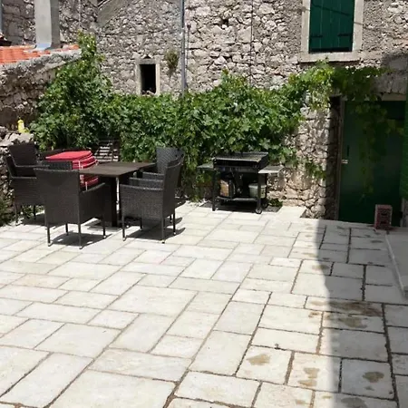 Stone House - Two Bedroom Διαμέρισμα