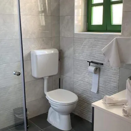 Stone House - Two Bedroom Μούρτερ